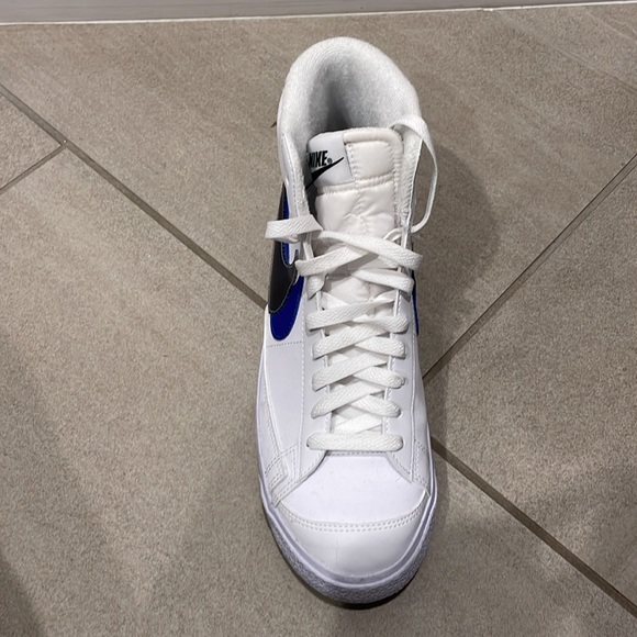 Nike Blazers - Picture 2 of 5